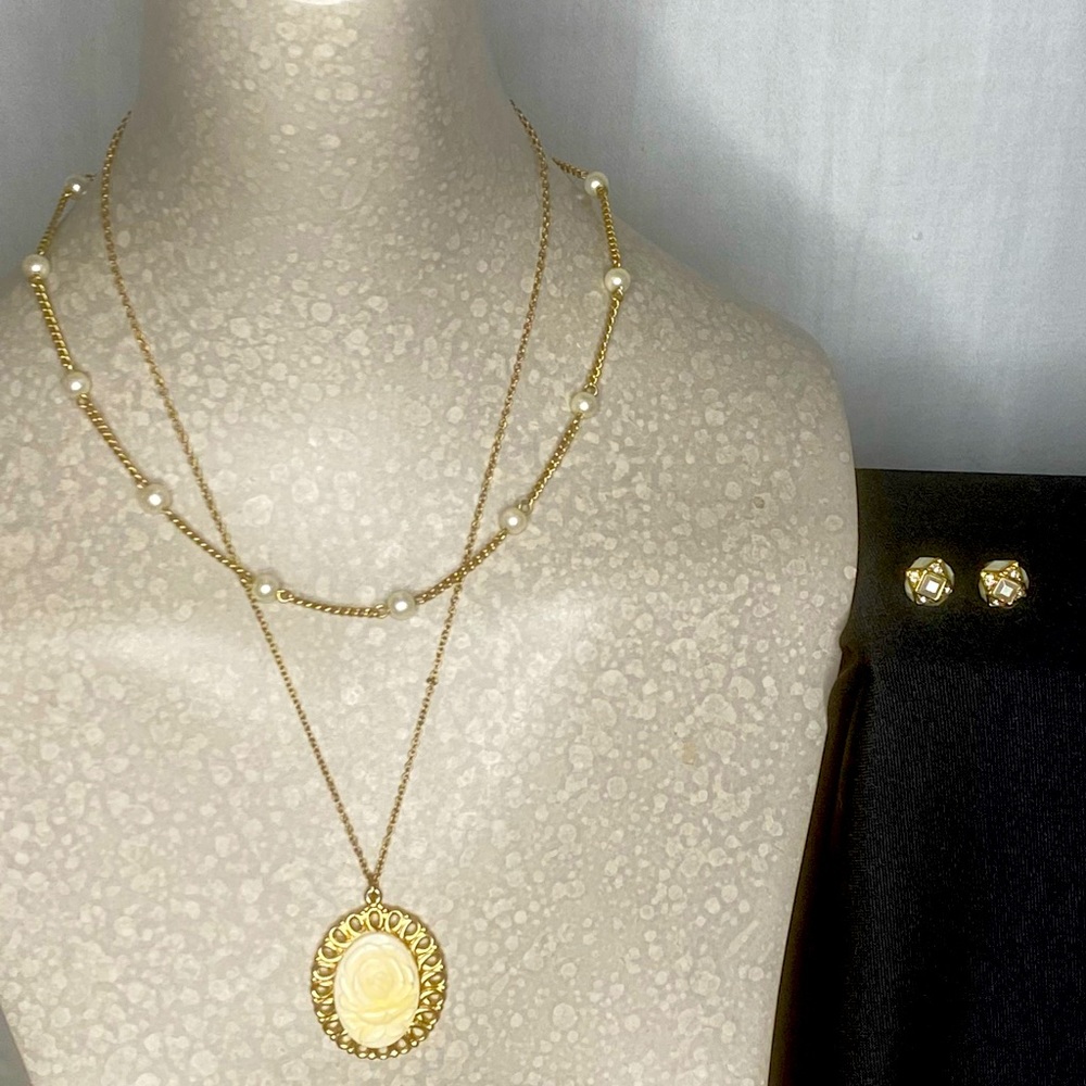 Set of 2 Gold Necklaces with Pearl details and Large Stud Earrings
